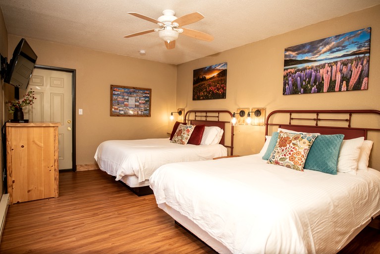 Cabins (Salida, Colorado, United States of America)