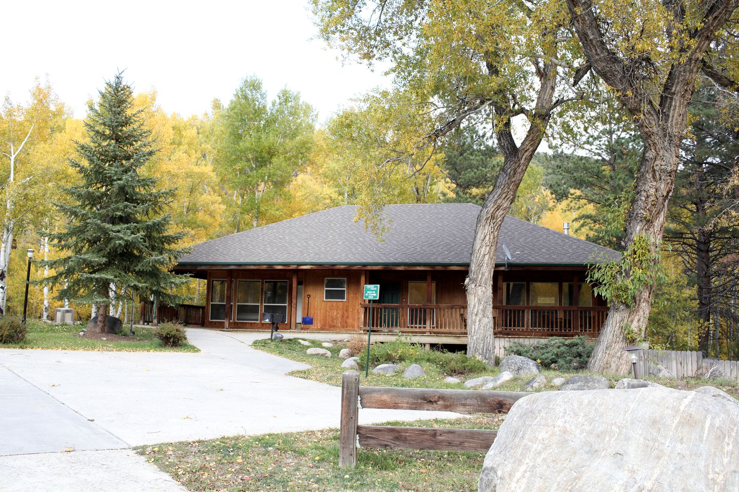 Woodland Camping Cabin for Biking near Arkansas Hills Trail in Colorado