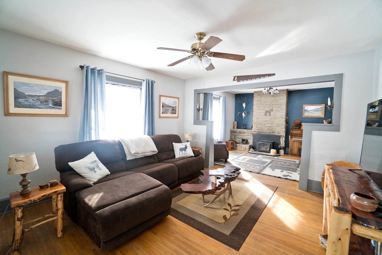 Log Cabins (Gardiner, Montana, United States of America)