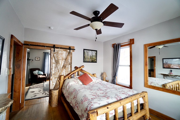 Quimby Cabin Best view in Gardiner, Log Cabins, Gardiner, United