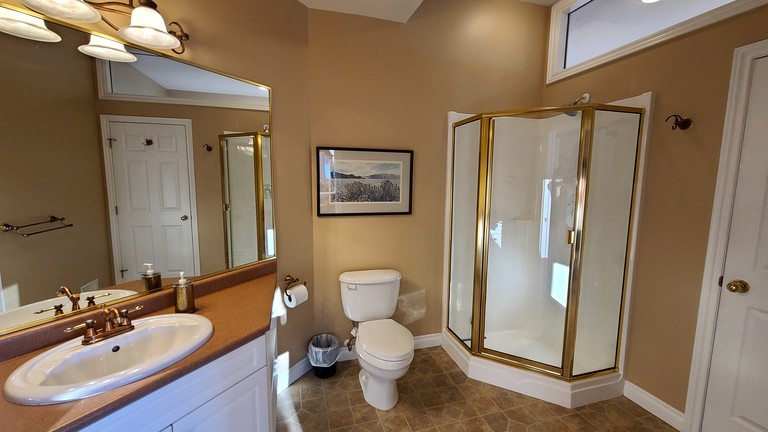 Nature Lodges (Canada, Kelowna, British Columbia)