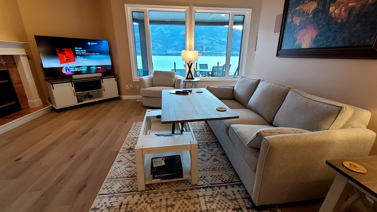 Nature Lodges (Canada, Kelowna, British Columbia)