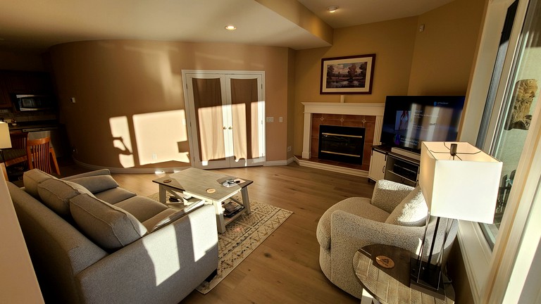 Nature Lodges (Canada, Kelowna, British Columbia)