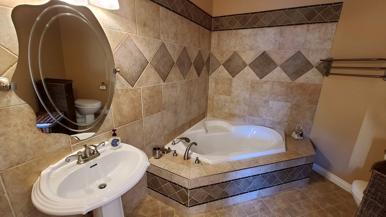 Nature Lodges (Canada, Kelowna, British Columbia)