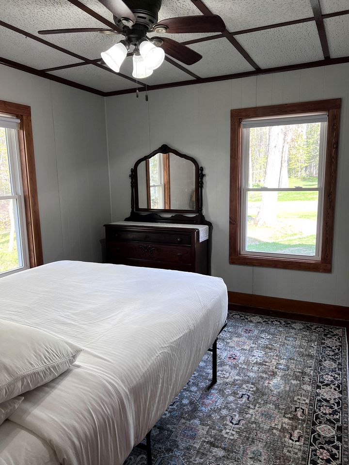 Spacious Modern Cabin with a Fire Pit near Apostle Islands in Wisconsin