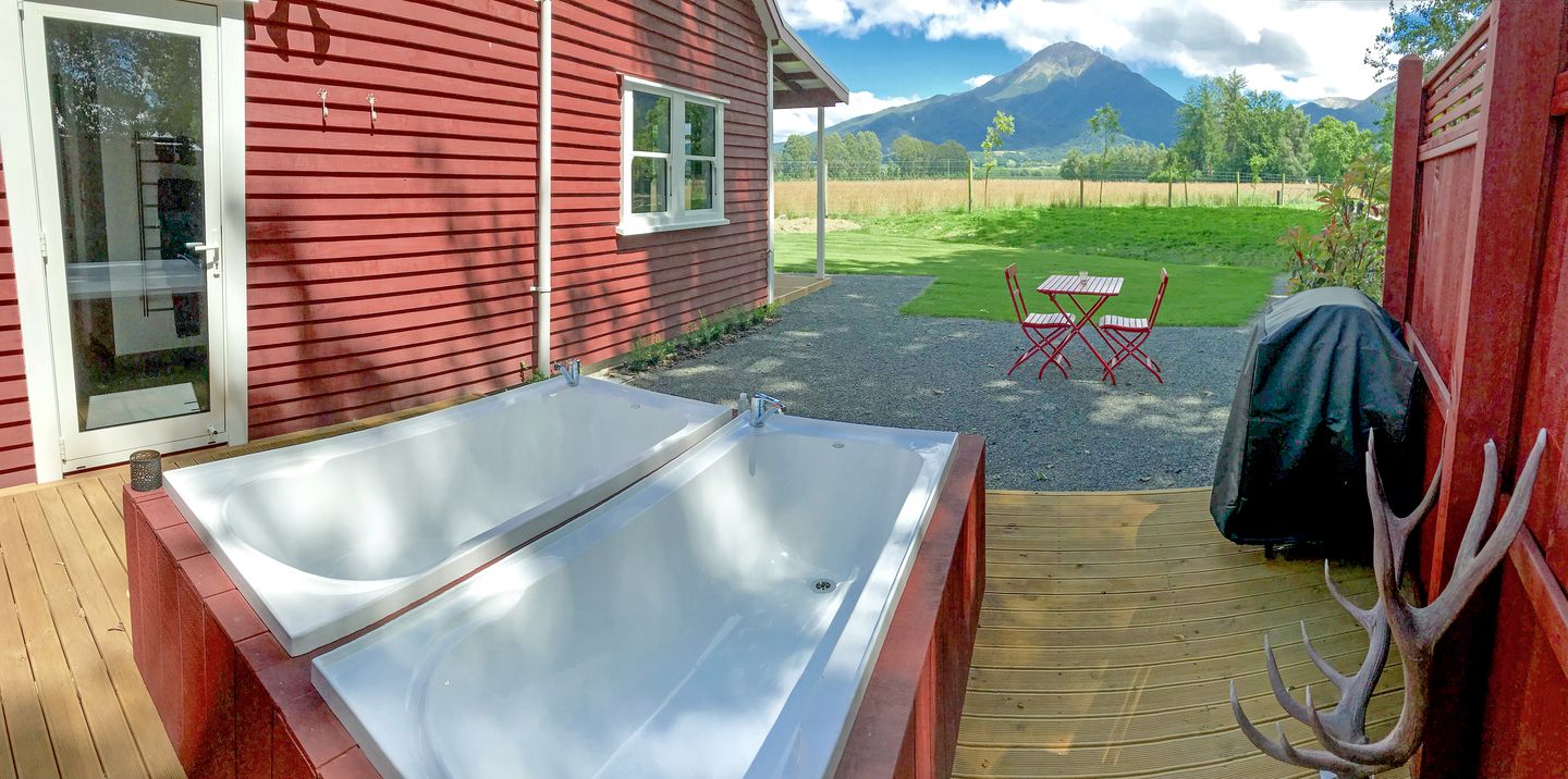 Cozy Cottage with Amazing Mountain Views in Staveley, New Zealand