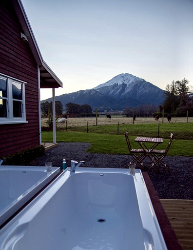 Cottages (Staveley, South Island, New Zealand)