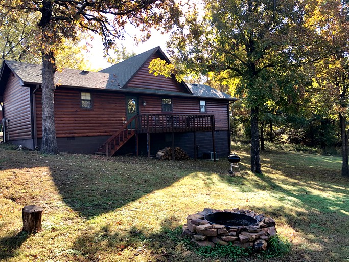 Private Deck Surrounded By Trees Less Than A Mile From Tenkiller State