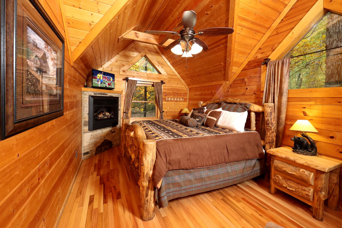 Elegant Log Cabin Rental with Outdoor Hot Tub in Sevierville, Tennessee