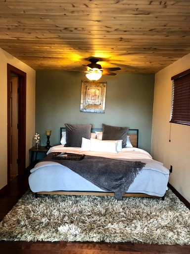 Cabins (Bellingham, Washington, United States)