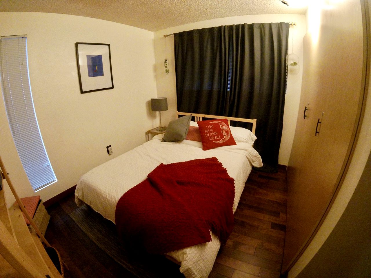 Stylish Lake Cabin with a Sauna and Hot Tub in Bellingham, Washington