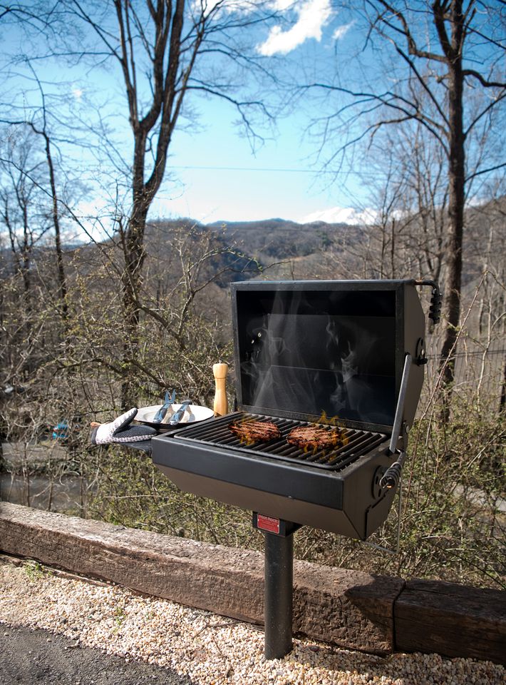 Cozy Smoky Mountain Cabin Retreat in Maggie Valley, North Carolina