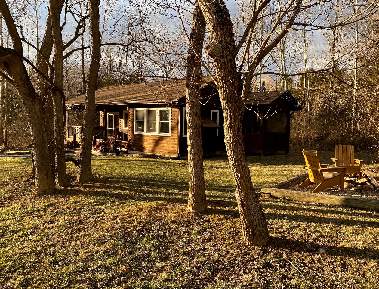 Riverfront Getaway with Mountain Views near the Shenandoah River in Virginia