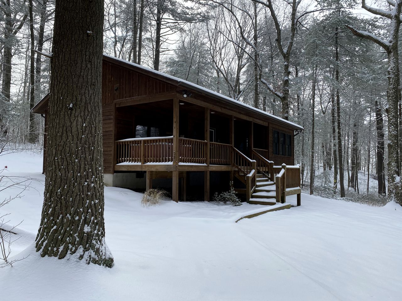 Cozy Retreat with a Private Hot Tub in Shenandoah Valley, Virginia