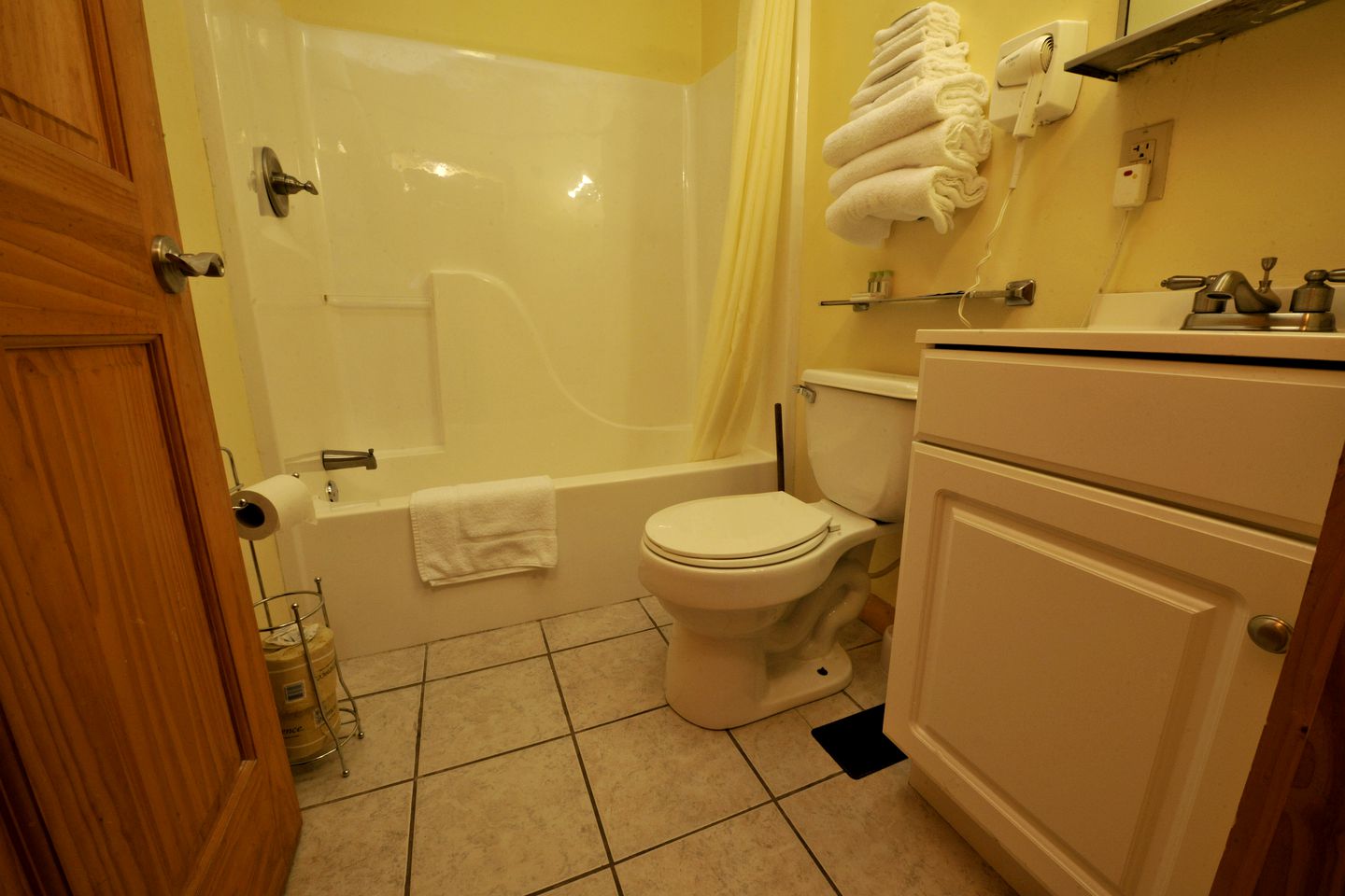 Pet-Friendly Vacation Rental with a Hot Tub near the National Forest in Beaver, West Virginia