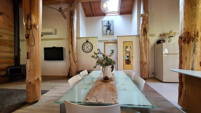 Log Cabins (Porepunkah, Victoria, Australia)