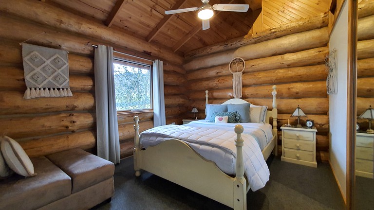 Log Cabins (Porepunkah, Victoria, Australia)