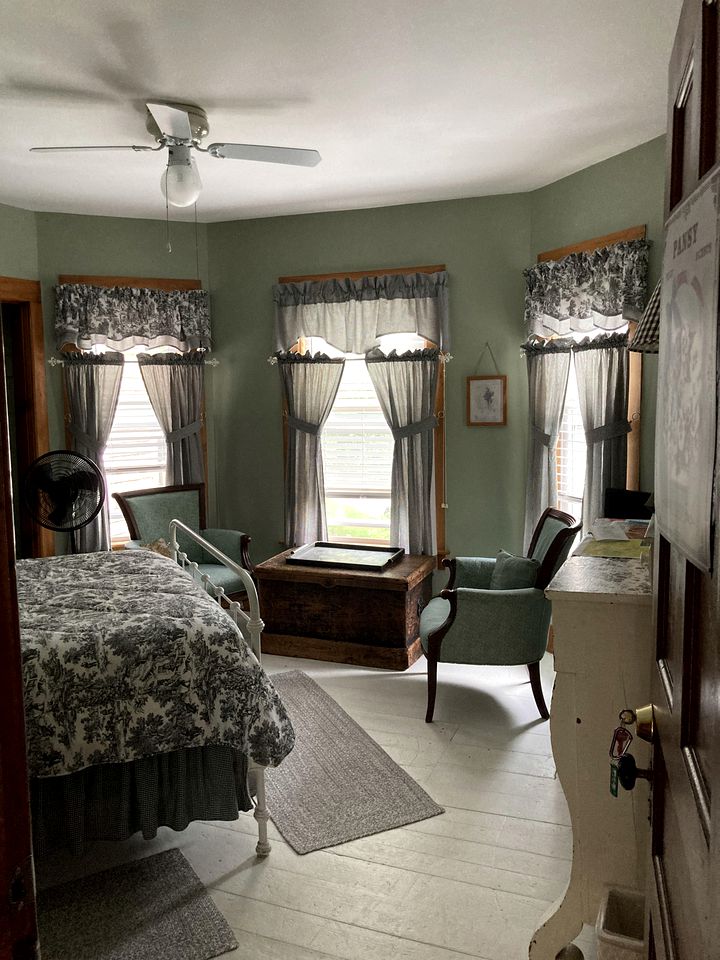 Romantic Room at Victorian Retreat in Charlemont, Massachusetts