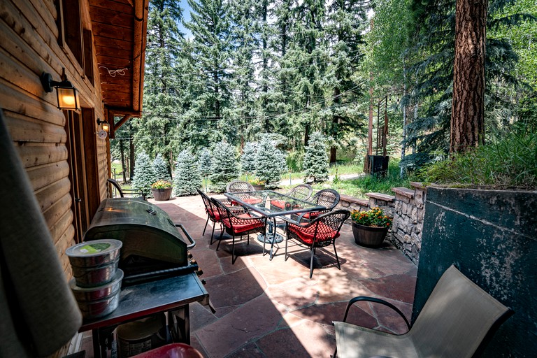 Log Cabins (Evergreen, Colorado, United States of America)