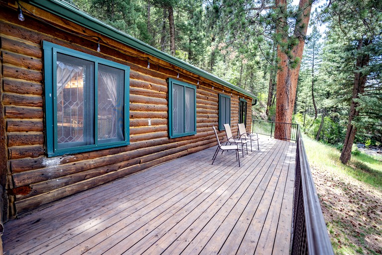 Log Cabins (Evergreen, Colorado, United States of America)