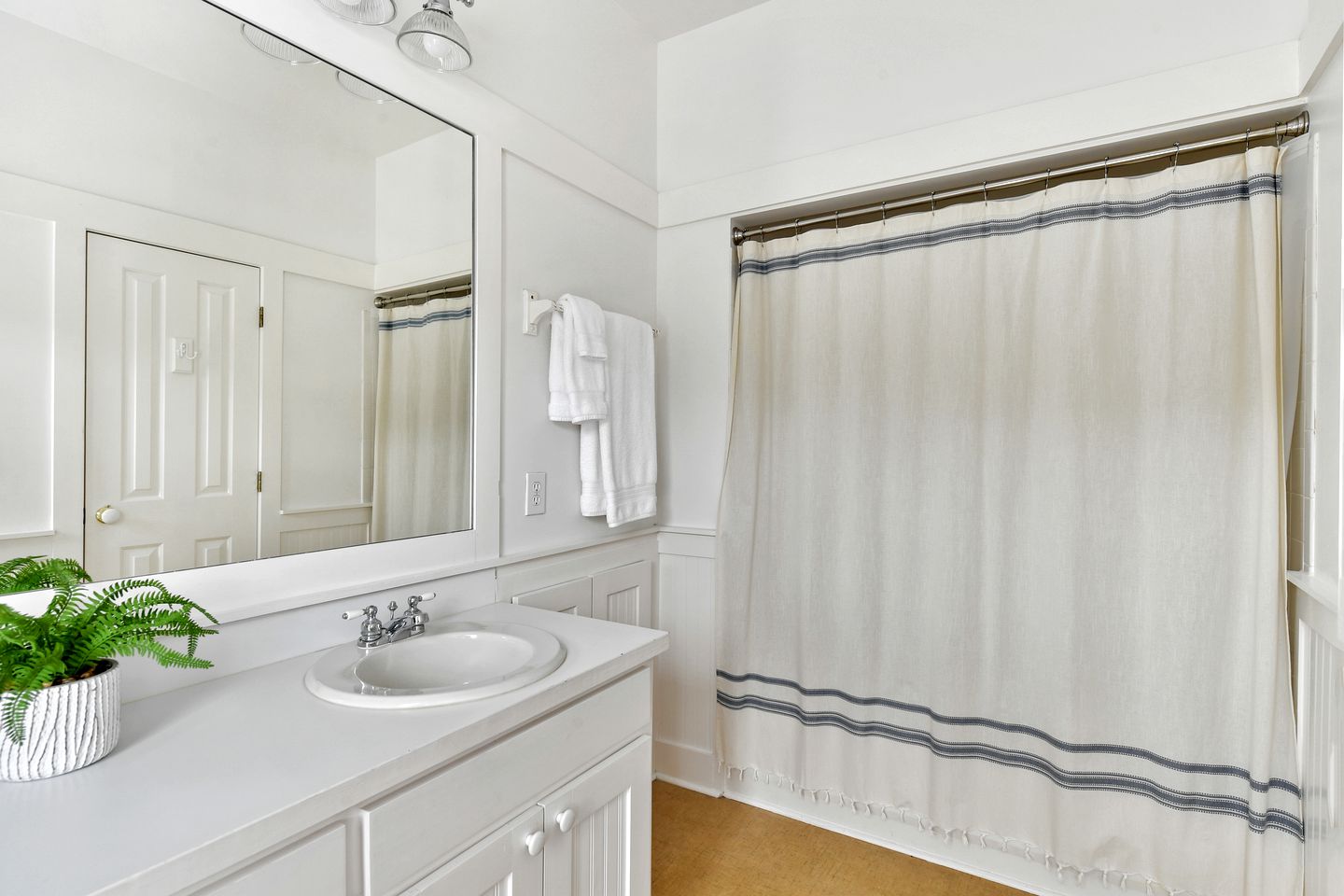 Gorgeous Farmhouse Rental for 12 Guests in Morgan County, Georgia