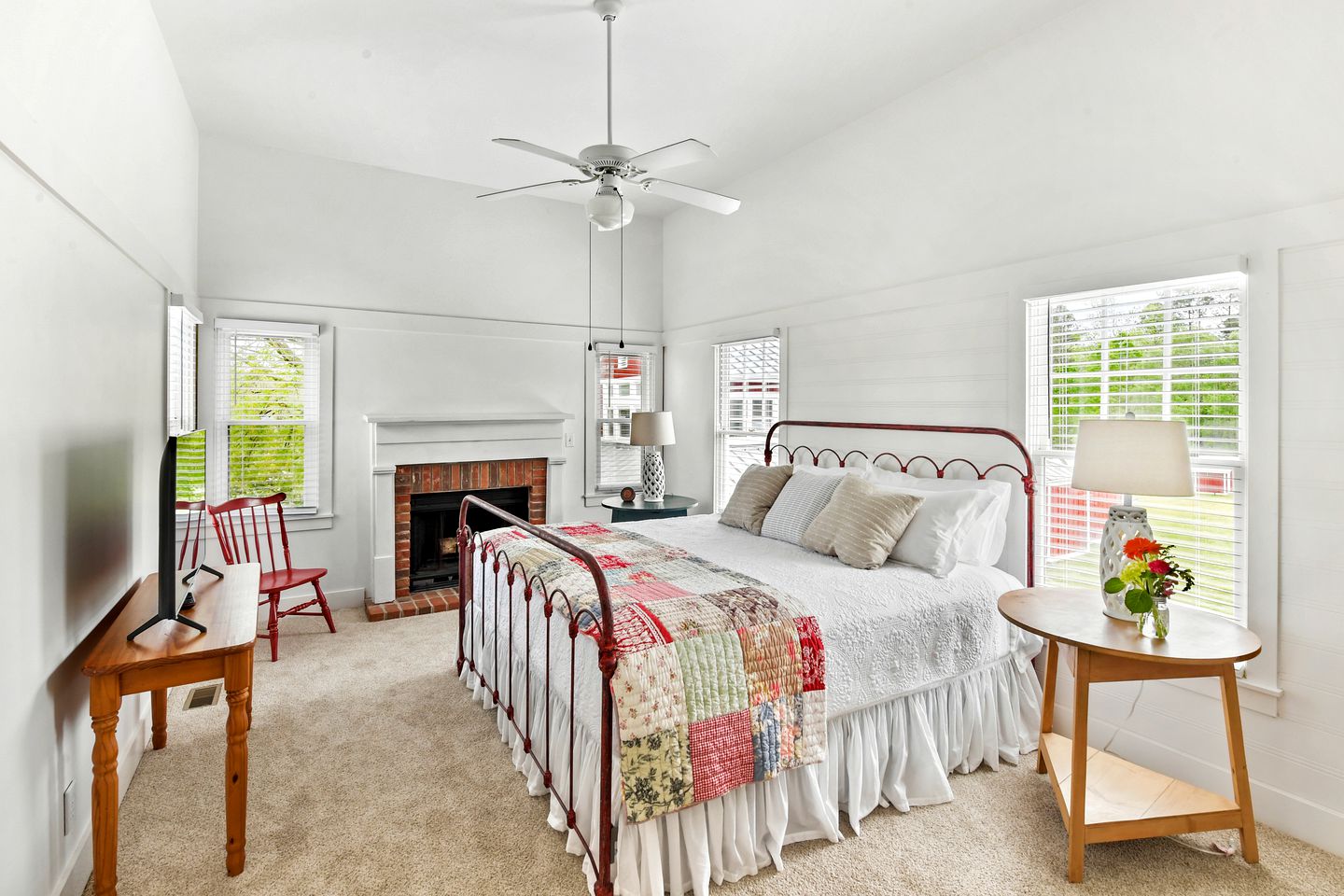 Gorgeous Farmhouse Rental for 12 Guests in Morgan County, Georgia