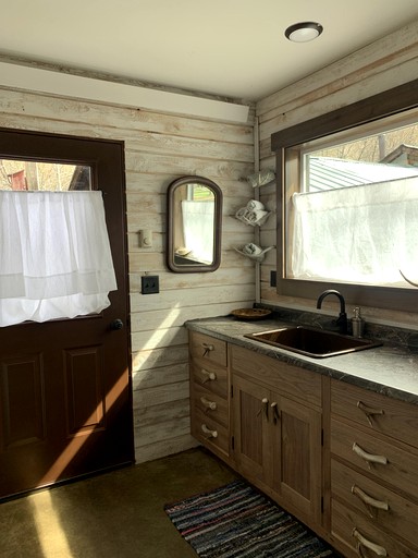 Cabins (United States of America, Gardiner, Montana)