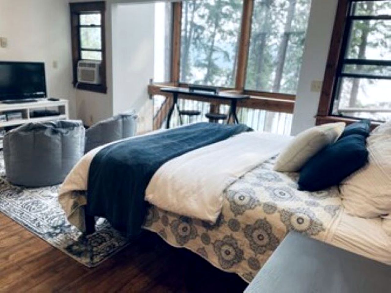 Cozy Lake View Woodland Cabin Rental in Coeur d'Alene, Idaho