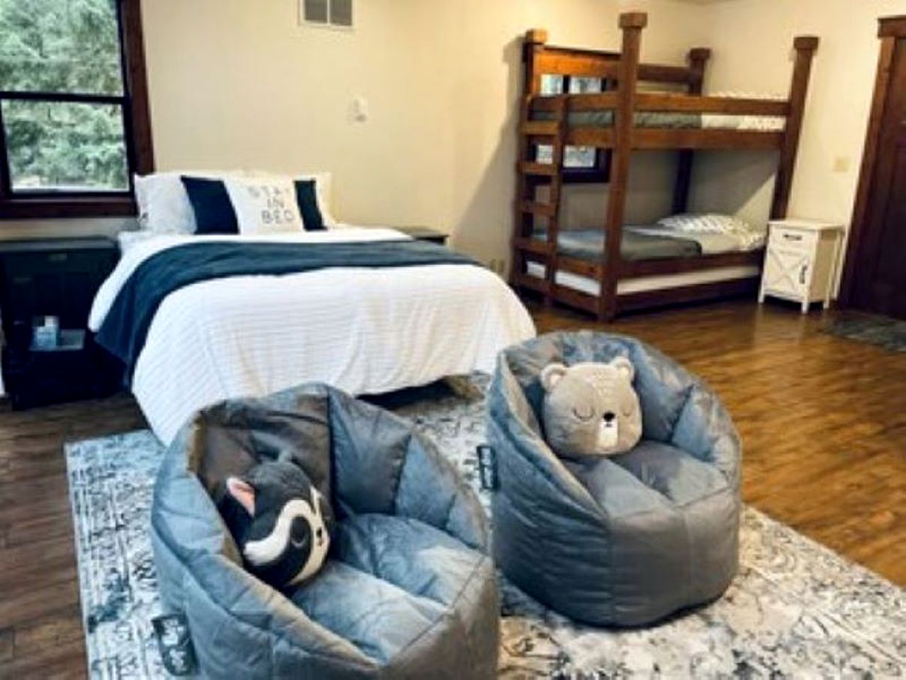 Cozy Lake View Woodland Cabin Rental in Coeur d'Alene, Idaho