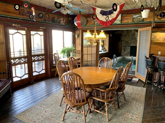 Cabins (Markesan, Wisconsin, United States)