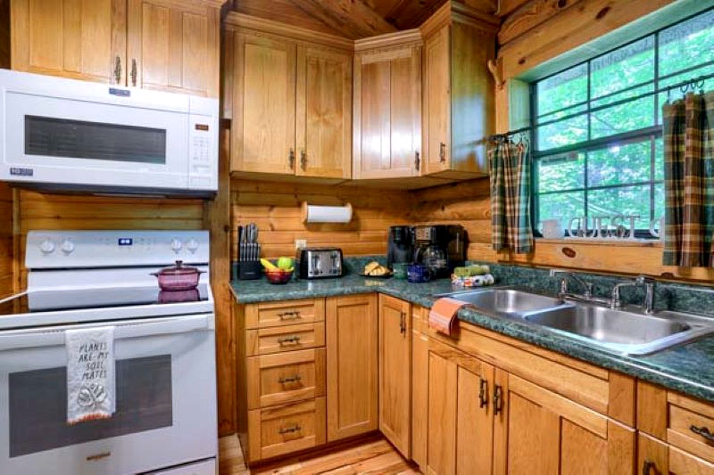 Stunning Cabin Rental in Ohio with Outdoor Hot Tub