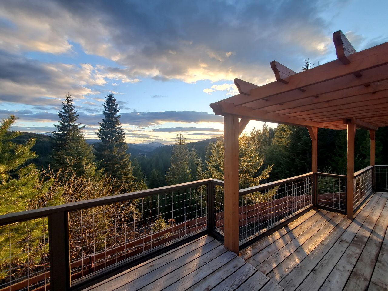 Rustic Mountain Retreat Perfect for Large Groups in Kingston, Idaho