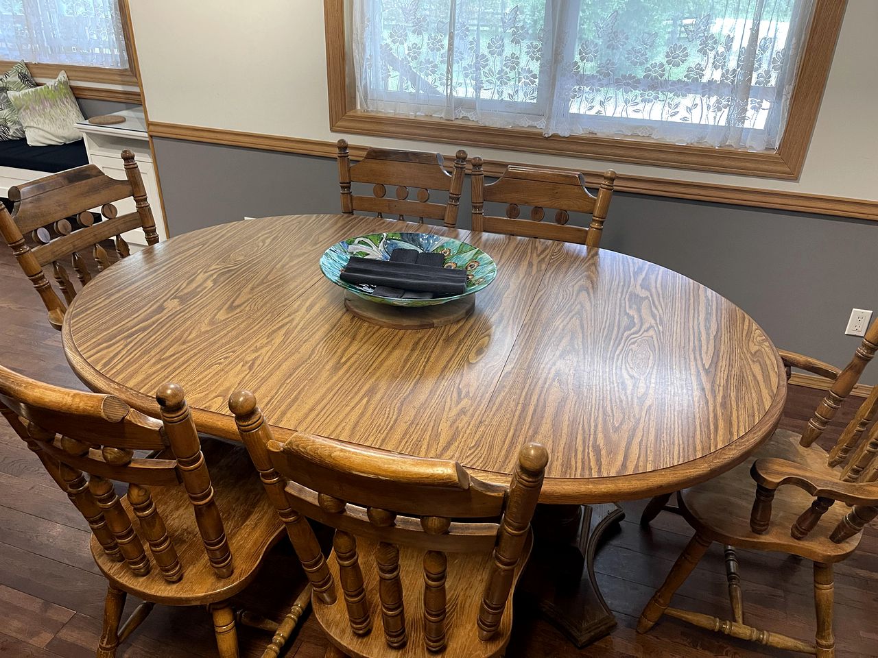 Spacious Pet-Friendly Vacation Rental for Upto 10, with Hot Tub in Golden, British Columbia