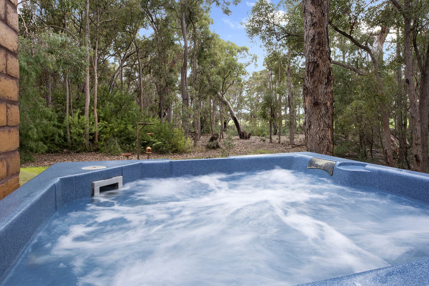 Stunning Cottage with a Hot Tub on a Spa Retreat near Margaret River Wine Region, Western Australia