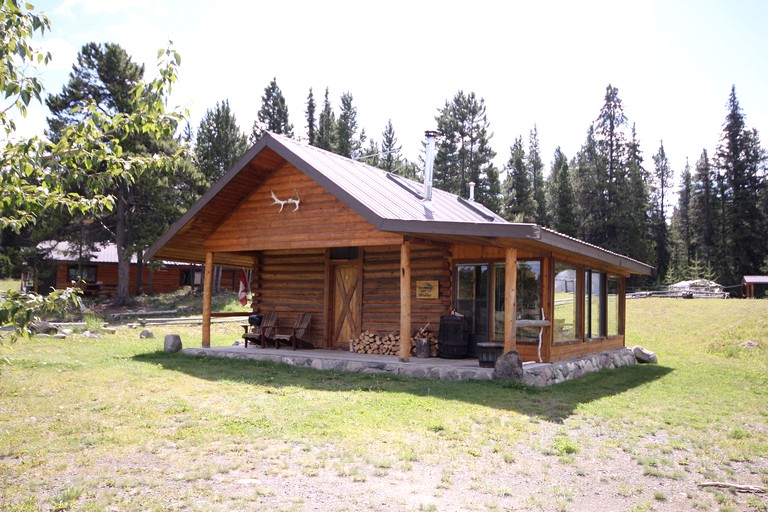 Cabins (Canada, Nemaiah Valley, British Columbia)