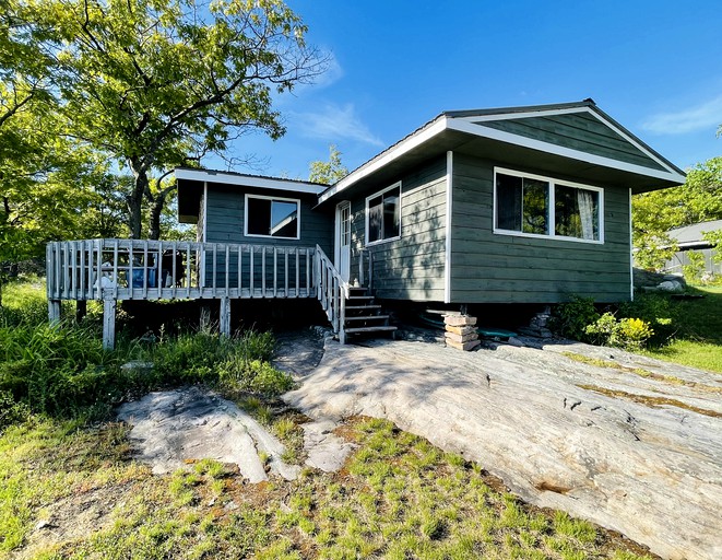 Cottages (Canada, Carling, Ontario)