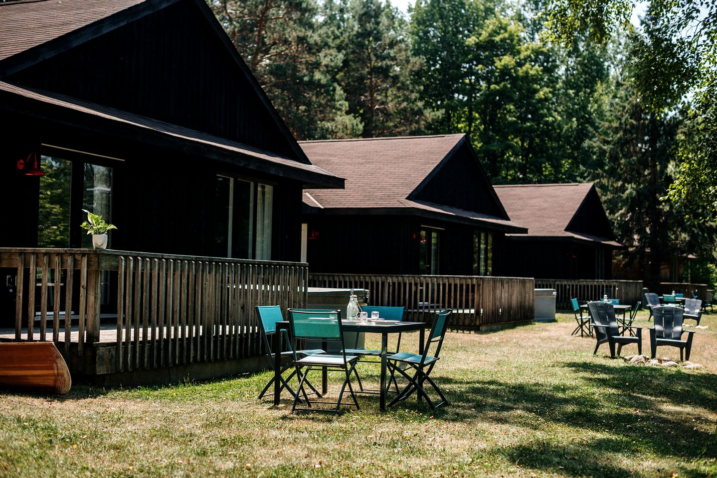 Gorgeous Cabin Rental with Spacious Deck on Lake Bernard, Ontario