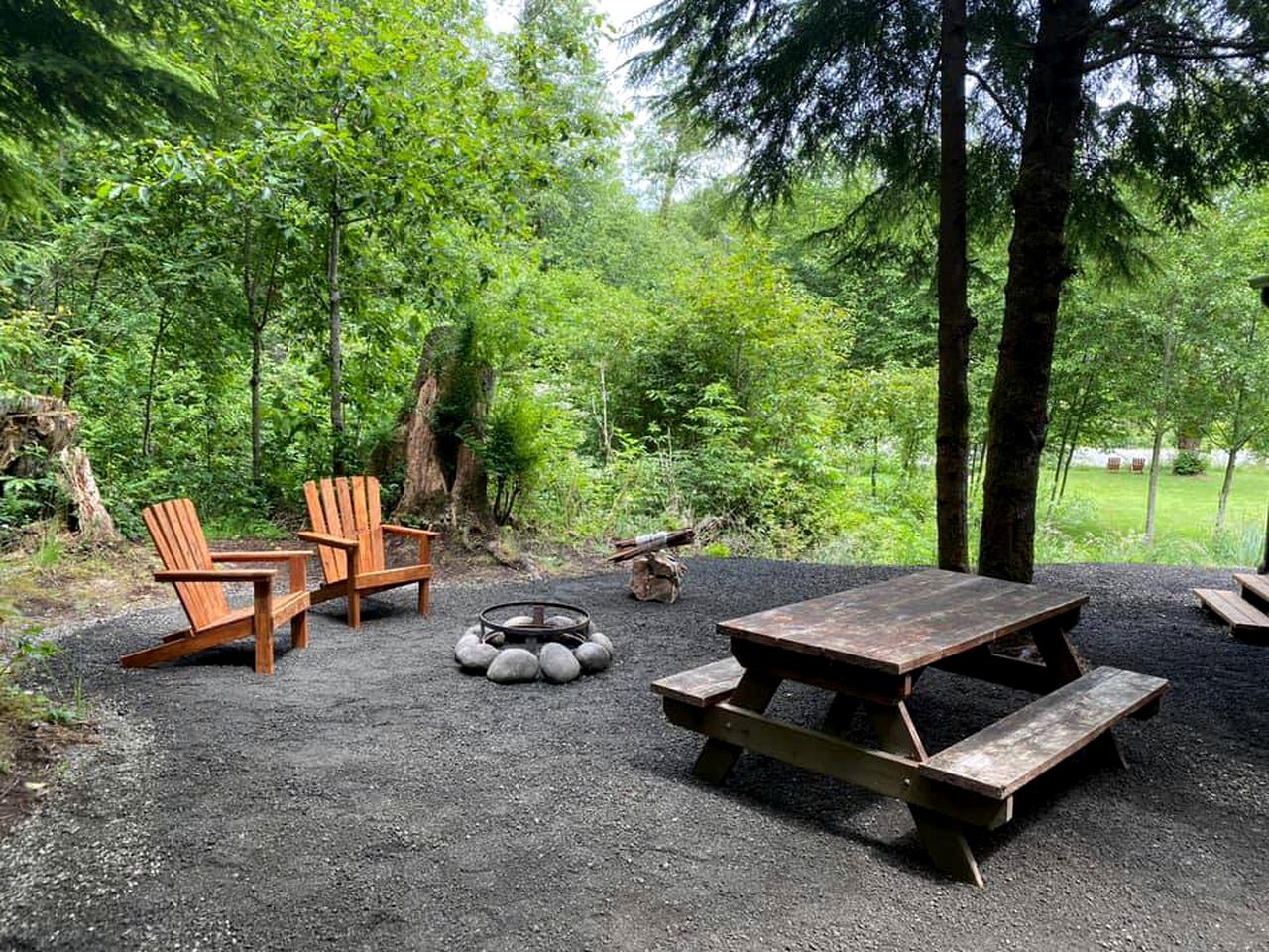 Comfortable Cabin Rental on the Border of the Wynoochee River in Montesano, Washington