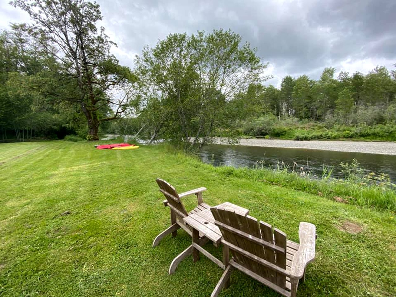 Comfortable Cabin Rental on the Border of the Wynoochee River in Montesano, Washington