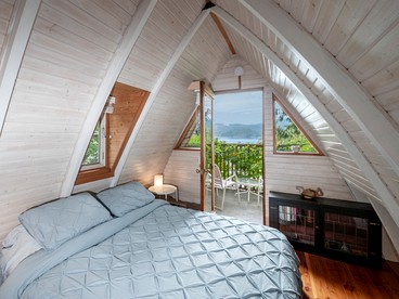 Unique Cabin Getaway with Sublime Views of the Sechelt Inlet in British Columbia photo 4