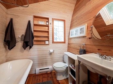 Unique Cabin Getaway with Sublime Views of the Sechelt Inlet in British Columbia photo 3