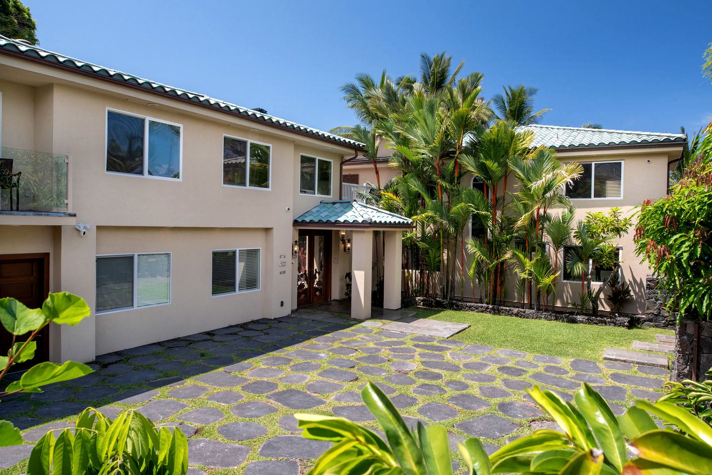 Spacious Deluxe Oceanfront Cottage near Kailua, Hawaii