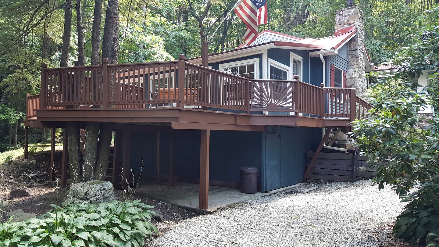 Charming Mountain Cabin near Ski and Golf Resorts, Pennsylvania
