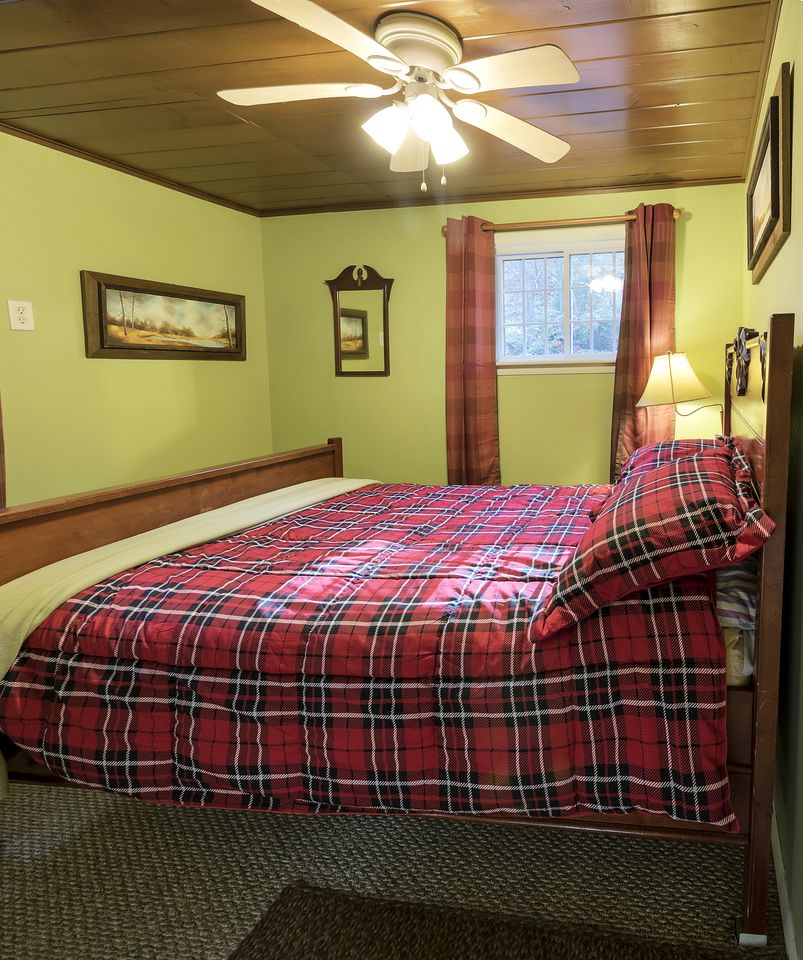 Charming Mountain Cabin near Ski and Golf Resorts, Pennsylvania