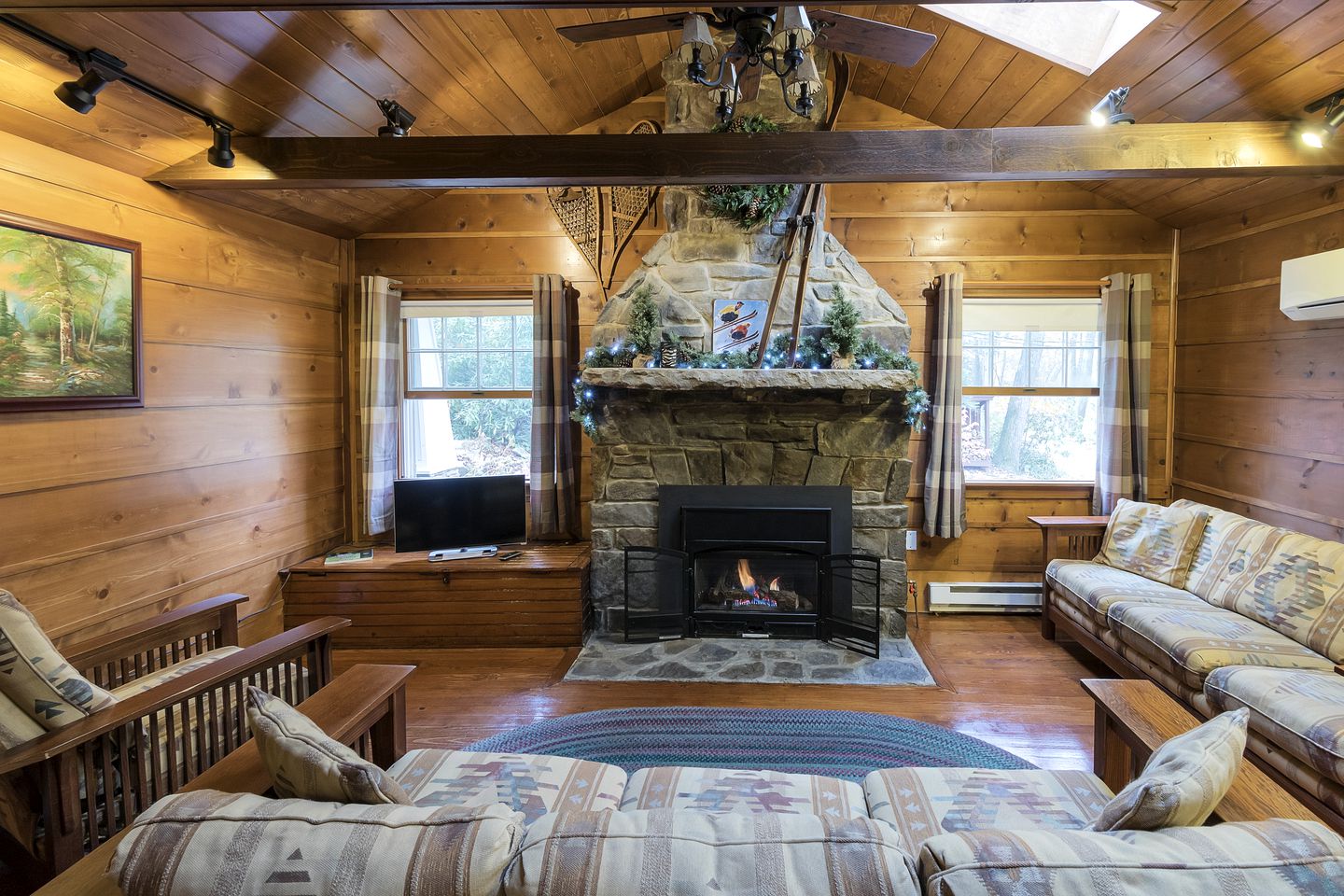 Charming Mountain Cabin near Ski and Golf Resorts, Pennsylvania