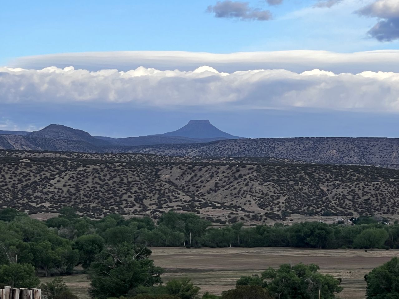 Artistic Casita in Abiquiu, New Mexico with Wide Views to Pedernal Overlooking the Chama River Valley