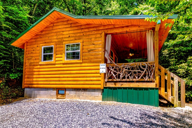 Log Cabins (United States of America, Cherokee, North Carolina)