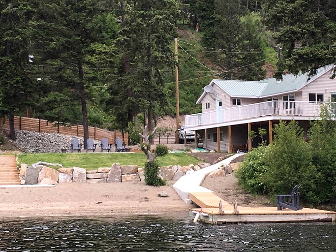 Cabins (Tulameen, British Columbia, Canada)