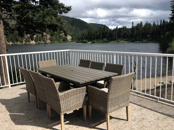 Cabins (Tulameen, British Columbia, Canada)