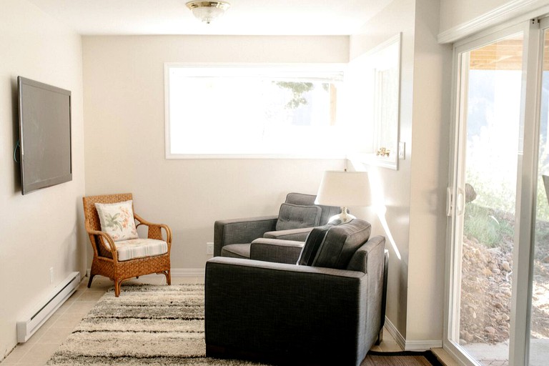 Cabins (Tulameen, British Columbia, Canada)